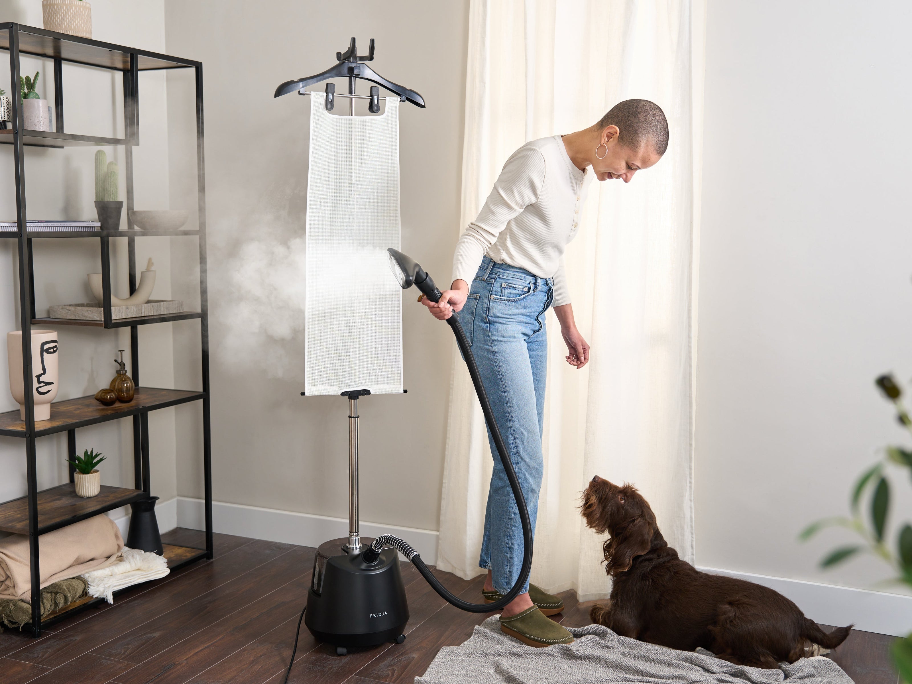 Fridja f1200 Clothes Steamer Pro Named a Best Steamer by iNews