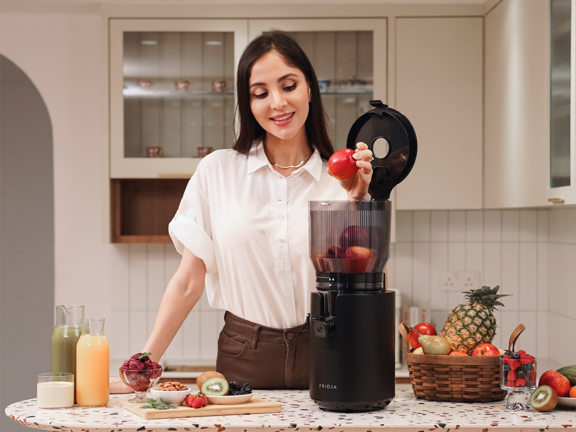 Meet the f2800 Open Whole Fruit Juicer: No Chopping Required