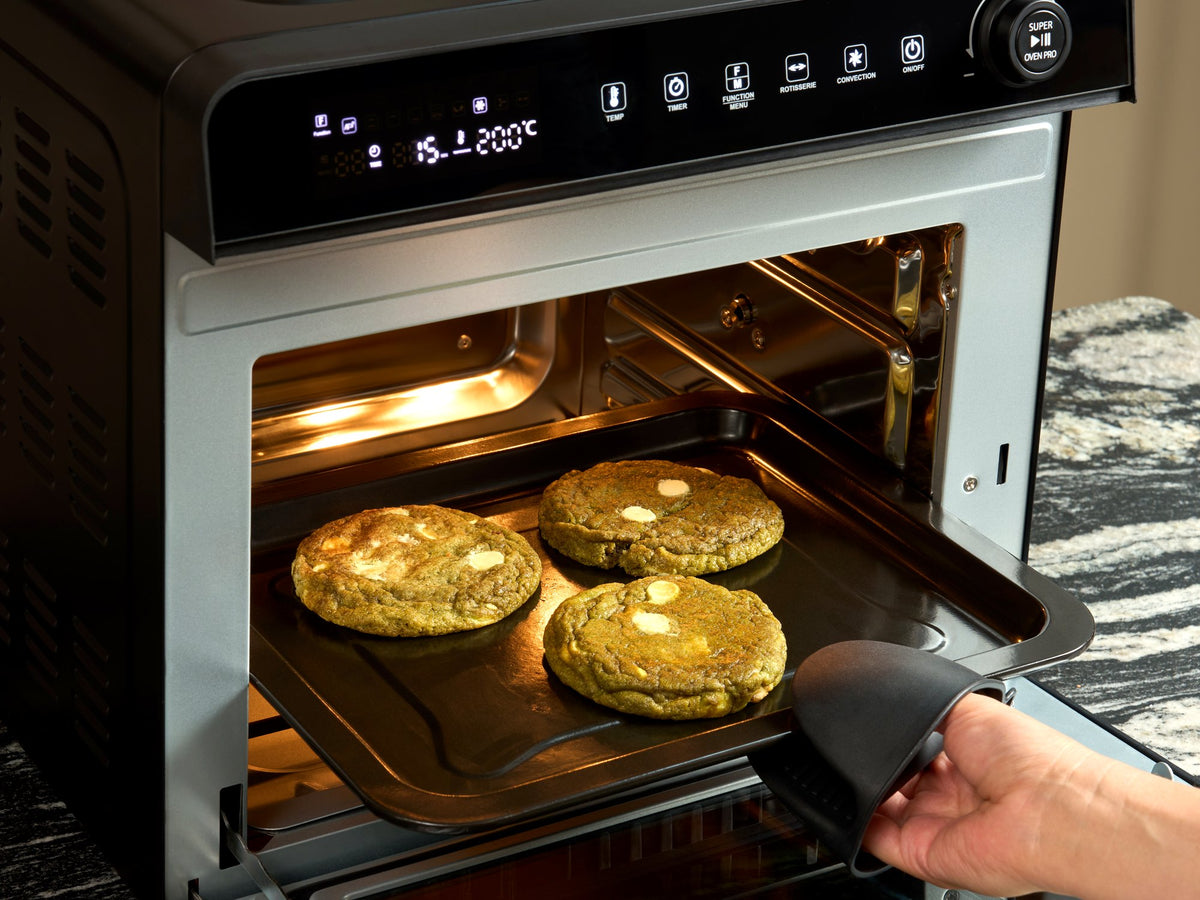 Baking tray being taken out of the Fridja f77 Super Oven Pro air fryer oven set to 200°C